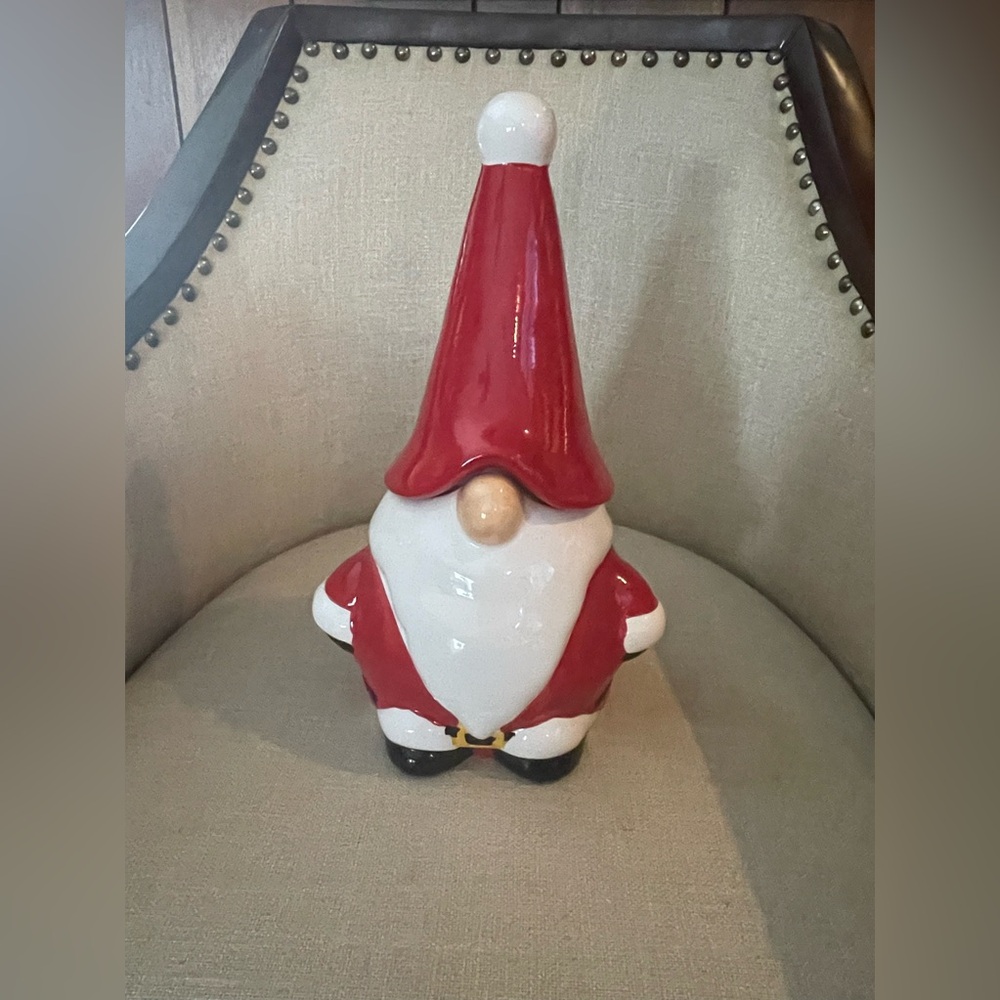 Cookie jar or trinket storage